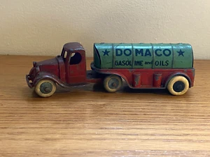 Tootsietoy Domaco Tanker Gasoline and Oils Delivery Truck Vintage Toy JA-76 - Bild 1 von 6