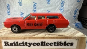 Ford rouge Yatming n°1015 chef des pompiers fabriqué à Hong Kong - Photo 1/11