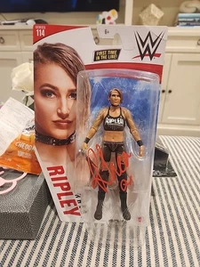 Autographe New Auto Rhea Ripley Signed WWE Mattel Basic Series 114 Highspots COA - Picture 1 of 6