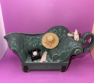 Park Rose Bridlington Pottery Vintage Green Sofa & Cat Rare Quirky Novelty Jug - Image 1 of 4