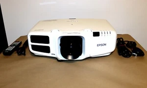 Projecteur Epson PowerLite Pro G6070W 3LCD WXGA 5500 lumens. Ampoule Epson neuve en - Photo 1/11