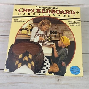 Chicago Metallic 9" Runde Schachbrett Kuchenform Set Neu - Bild 1 von 4