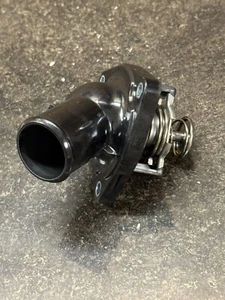 Carcasa termostato refrigerante motor Dorman OE Solutions 902-5136 para Lexus selecto - Imagen 1 de 3