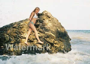 Sexy Rubia Nena En La Playa Pechos Grandes Risque Papel Original 13*18 cm - Imagen 1 de 1