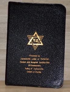 RARE VINTAGE FREEMASON MASON HEILIGE BIBEL 1957 JEWISH STAR OF DAVID COVER - Bild 1 von 9