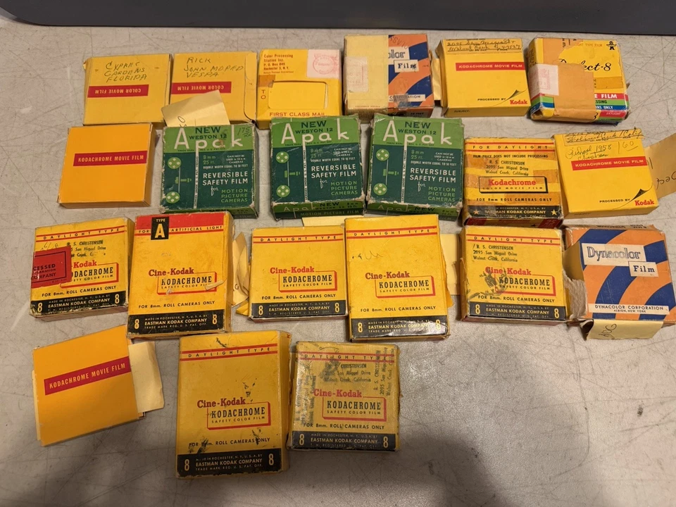 Lote de 21 carretes de película casera de 8 mm de los años 50 y 60 Foto 1 de 4