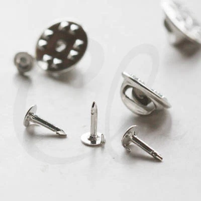 20 juegos de pasadores en blanco con tachuelas de corbata en tono oro blanco pasador de dispersión trasera CW-1895C Foto 1 de 2