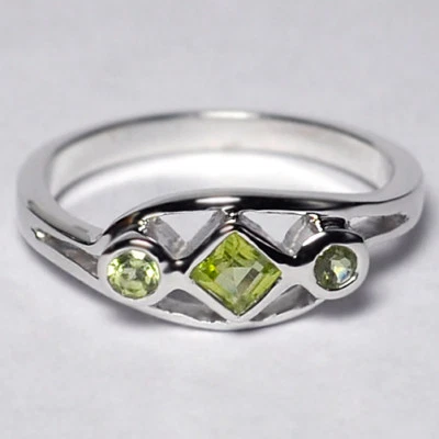 925 Sterling Silver Natural Peridot Womens Three Stone Ring Size 5 6 7 - Image 1 of 4