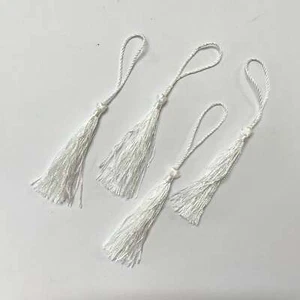 New Fabric Fan Tassels x 4 pcs - White - Wholesale Feathers & Craft Supplies - Picture 1 of 2