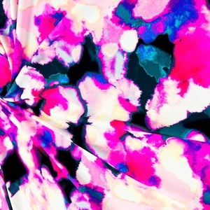 Tela de spandex tie dye púrpura y negro elástica en 4 vías por yarda para trajes de baño - Imagen 1 de 4