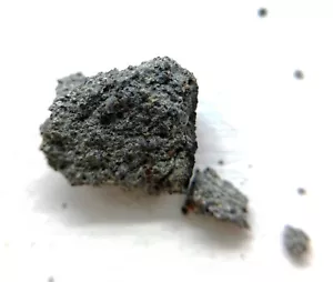 2.96 gram Saratov meteorite fragments - 1918 L4 Fall - Russia chondrite - Picture 1 of 7