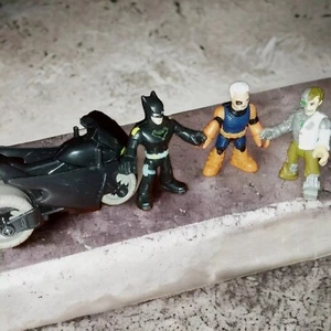 Imaginext Lote De 3 Figuras Y Vehículo Murciélago Bicicleta Batman Metallo Y Slade - Imagen 1 de 11