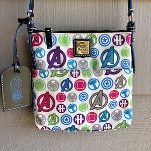Bolso Bandolera Dooney & Bourke+Marvel Avengers Blanco Colorido Como Nuevo - Imagen 1 de 12