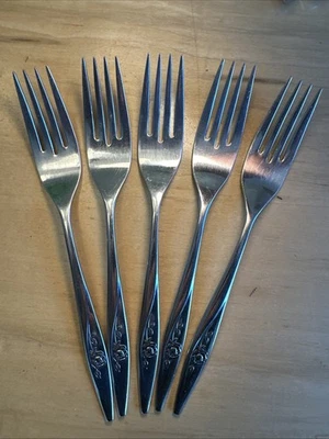 5 Oneida Oneidacraft Deluxe LASTING ROSE Stainless Dinner Forks - Image 1 of 4