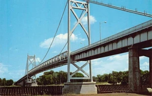 Postcard IA: Gateway Bridge, Clinton, Iowa, Unposted Chrome - Picture 1 of 2