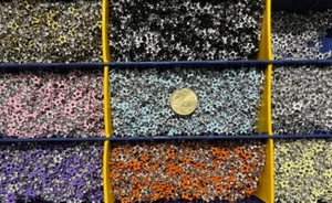 50 x ASSORTED COLOUR STAR EYELETS FOR SCRAPBOOKING/EMBLESHMENTS - BRAND NEW - Picture 1 of 3