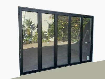 Puerta de patio plegable de aluminio serie 90 192" x 80" | negro mate | oscilante | 5 L Foto 1 de 3