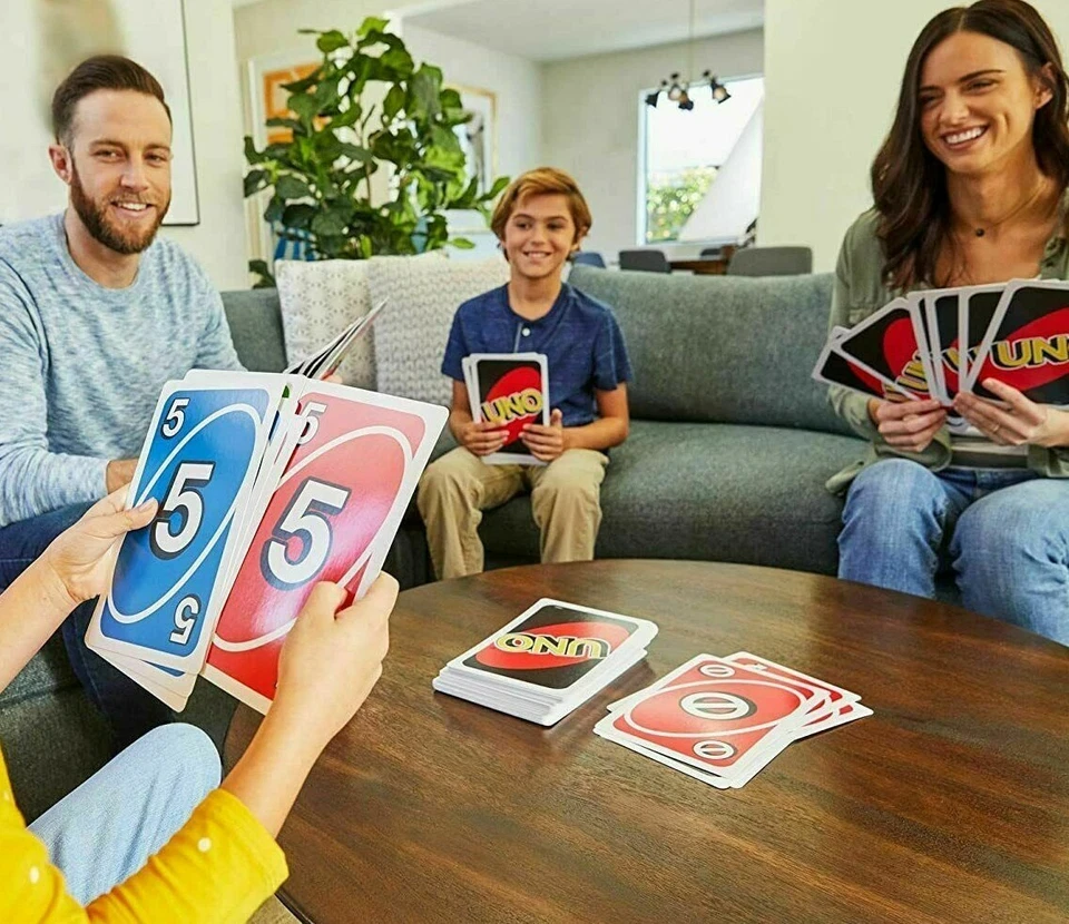 Mattel Games UNO Classic Giant Card Game GPJ46 Family Card Game Oversized Cards - Image 1 of 4