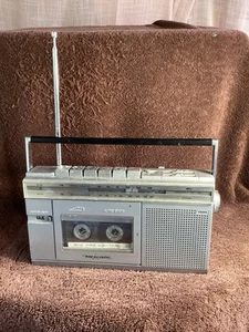 Vintage Realistic Minisette 12 AM/FM Radio Cassette Recorder RadioShack 1981 - Picture 1 of 12