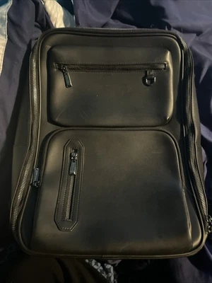 Кожаная сумка-портфель для ноутбука Maverick & Co на двойной молнии (незначительные повреждения) - Изображение 1 из 4