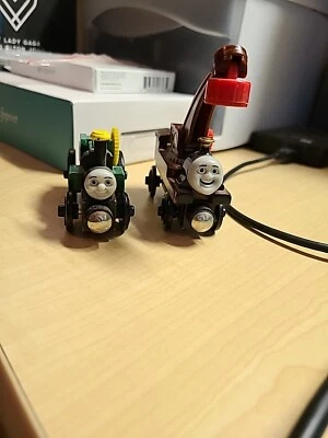 [ПОДЕРЖАННЫЕ] Thomas & Friends деревянная железная дорога - Trevor & Harvey (лот из 2] - Изображение 1 из 4