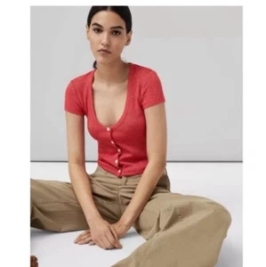 Top con bottoni a maniche corte Rag & Bone. Nuovo con etichetta. Taglia S. Vendita al dettaglio - 125€ - Foto 1 di 5