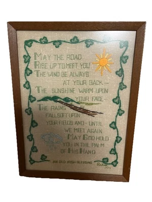 Arte de tela bordado a mano vintage 1975 enmarcado irlandés bendición crewel 16”x11” Foto 1 de 4