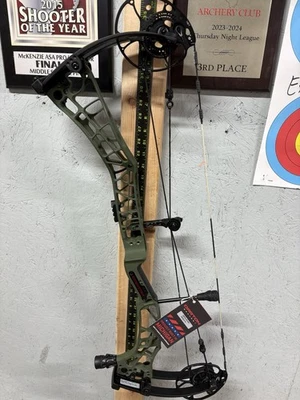 Darton Tritech 31 Right Hand 70 lbs OD Green w/Black Limbs - Image 1 of 4