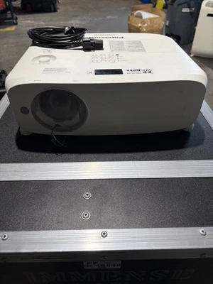 PANASONIC PT-VZ570 - Image 1 of 3