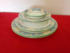 Vintage Royal Doulton blau & gelb Blumenmuster grüner Rand Teller Set 8-teilig + für 2 - Bild 1 von 7
