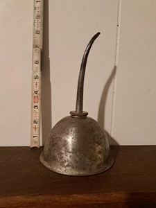 Lata de aceite de engrasador de bomba pulgar EAGLE de colección ~ EE. UU. ~ pátina ~ coleccionable ~ garaje  - Imagen 1 de 4