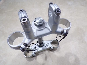 Triumph Tiger 800 XRT top bottom lower yokes decent condition straight 18 19 - Picture 1 of 5