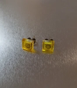 NEU Ohrstecker antiallergisch mit quadratischem Lego-Stein gelb transparent - Bild 1 von 1