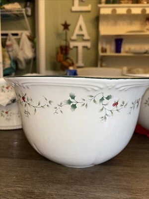 Pfaltzgraff Winterberry Great Bowl Large Serving Mixing 11 1/16 - Image 1 of 4