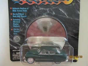 1:64 Johnny Lightning ShowRods 1949 Mercury coupe Sam Barris green - Picture 1 of 2