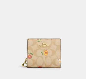 ❤️ NWT Coach Snap Wallet In Signature Canvas with Nastalgic Ditsy MSRP $198.00 - Picture 1 of 3