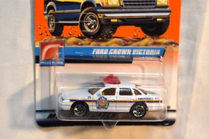 Coche de policía Ford Crown Victoria Matchbox 1:64 2000 primera edición logotipo #86 blanco - Imagen 1 de 4