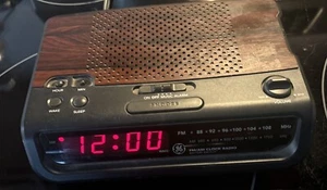 Vintage Clock Radio Alarm GE 7-4613A Woodgrain AM/FM Fully Tested Works - Picture 1 of 3