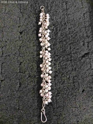 Brazalete con racimo de perlas cultivadas de agua dulce y plata de ley real 7,5" Foto 1 de 4