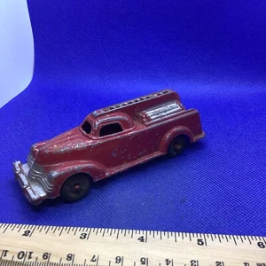 VINTAGE 1940s DIECAST MANOIL FIRETRUCK NO.709 MADE IN USA 4 1/2 INCHES Red - Picture 1 of 5