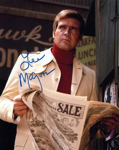 LEE MAJORS signed Autograph 20x25cm "Six Million dollar Man" In Person Cover