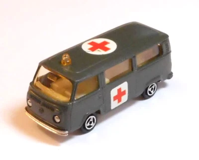 Ambulancia militar Majorette Fourgon VW No. 244 Foto 1 de 4