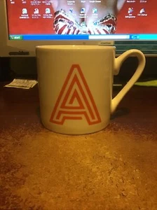 ORANGE LETTERED A MUG BIRTHDAY CHRISTMAS KDS ADULTS - Foto 1 di 1