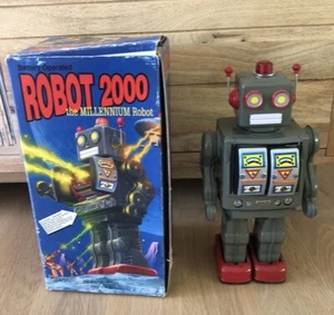 Schylling Millenium 2000 ** VER VIDEO** Robot a batería + Caja - Imagen 1 de 15
