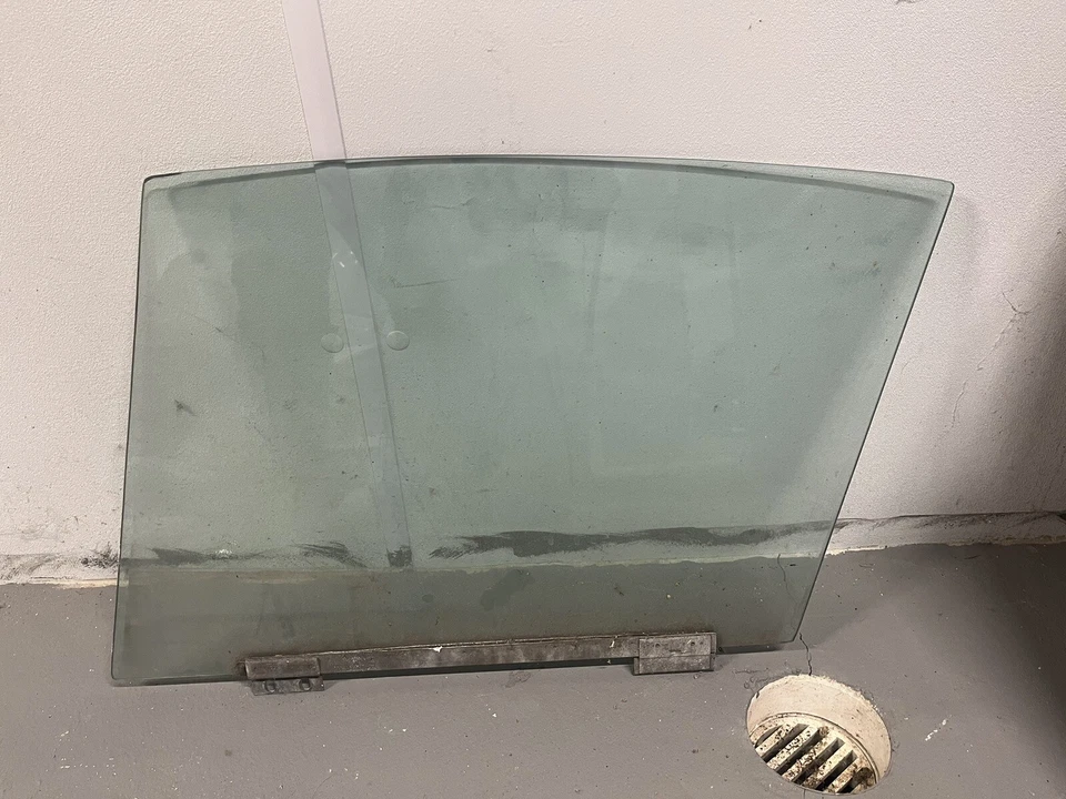 Стекло боковой двери для водителя Saab Sonett 1970-е - Изображение 1 из 2