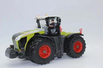 Siku 6788 Claas Xerion 5000 TRAC VC Tractor Jubilee Model 25 Y. 1:32 - Image 1 of 4