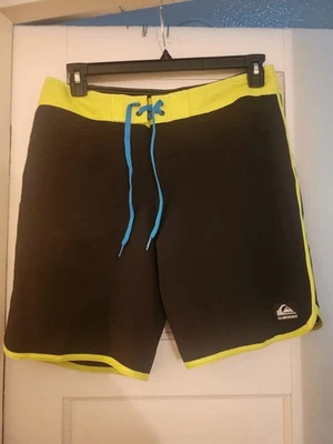 Raro Mismo Pantalones Cortos Nuevos Quicksilver Para Hombre 32 Board Shorts Negro Amarillo Bañador Foto 1 de 4