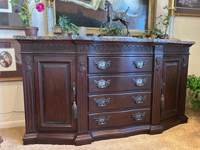 Impresionante aparador tradicional Bernhardt con tapa de mármol Credenza - 74" ornamentado Foto 1 de 4