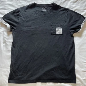 camiseta essentials negra hombre grande edición estándar - Imagen 1 de 4