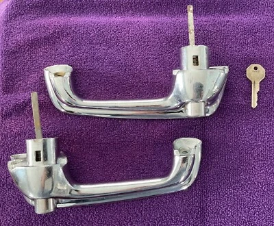 Oldsmobile-Buick 1957 4 puertas = L y R = manijas de las puertas delanteras lado derecho con llave = piezas OEM Foto 1 de 4